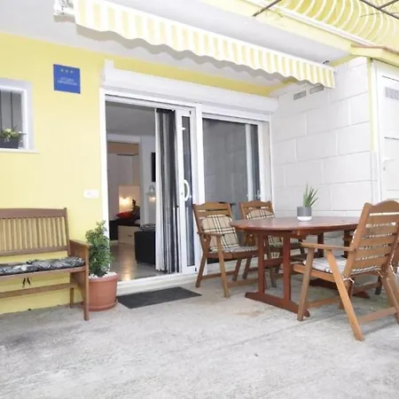 Eden - 30m From The Sea Apartment