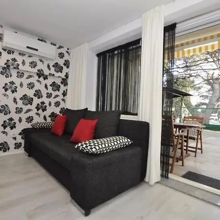 Apartment Eden - 30m From The Sea Slatine